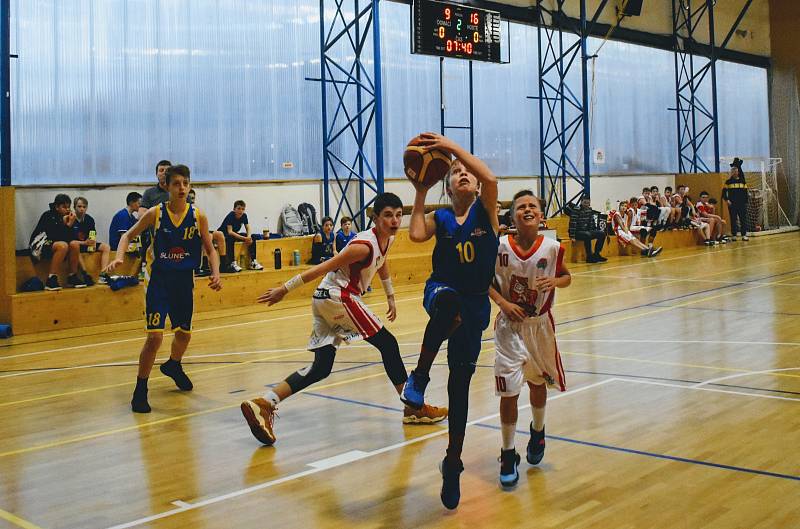 Basketbalisté Slunety Ústí n. L. v kategorii U13 vyhráli oba pondělní zápasy v Lounech.