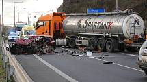 Dopravní nehoda na silnici z Ústí do Děčína.