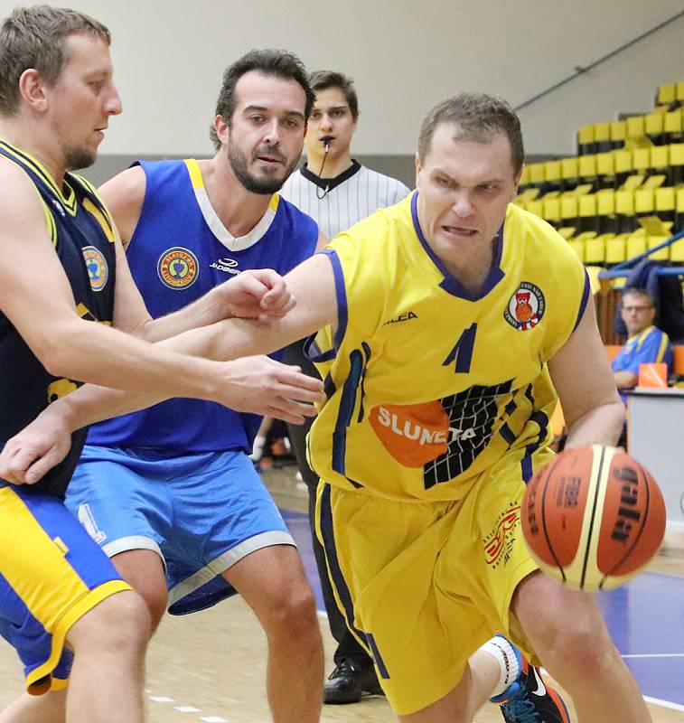 Basketbalisté Slunety B (žlutí) oplatili rezervě Litoměřic podzimní porážku a drží v tabulce Severočeské ligy 5. místo těsně před soupeřem.