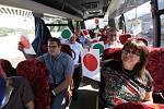 Politici a novináři jedou autobusem z Ústí do Mostu