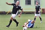 II. třída 2- kolo - hráno ve Svádově. Malečov (černá trika) porazil Chlumec B (modrá trika) 4:0.