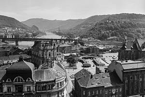 Ústeckou fotografku Ludmilu Hájkovou (*1946) lidé vnímají především jako krajinářku či dokumentaristku urbanistické podoby města. Vidět její práci můžete na výstavě v ústeckém muzeu od 3. května.