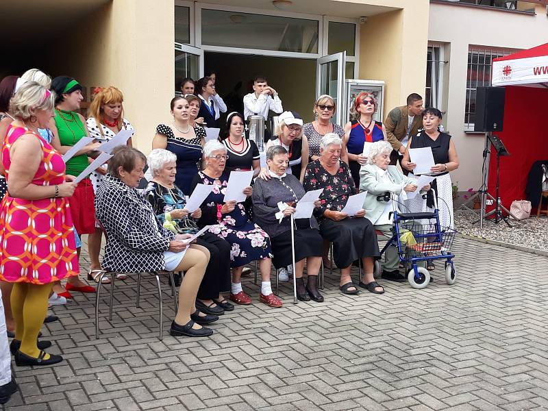 Zahradní slavnost v Domově pokojného stáří svaté Ludmily v Chabařovicích