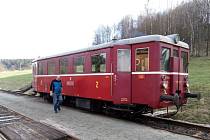 Zubrnická muzeální železnice. Motorový vůz řady M 131.1, známý jako Hurvínek.
