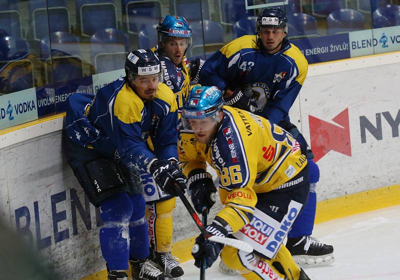 Ústečtí hokejisté (modří) v přípravě porazili Lausitzer Füchse 5:2.