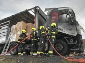 Požár kamionu na dálnici nedaleko Habrovan.