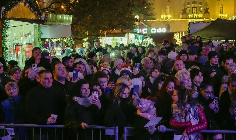 Slavnostní rozsvícení vánočního stromu na Lidickém náměstí v Ústí nad Labem