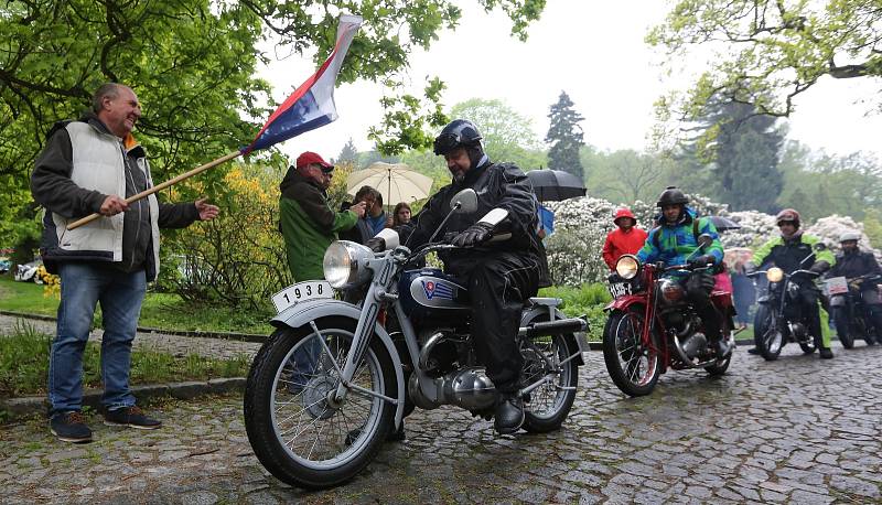 Tradiční závod veteránů O pohár hraběte Chotka