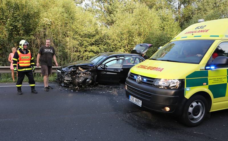 Dopravní nehoda u Prackovic nad Labem.