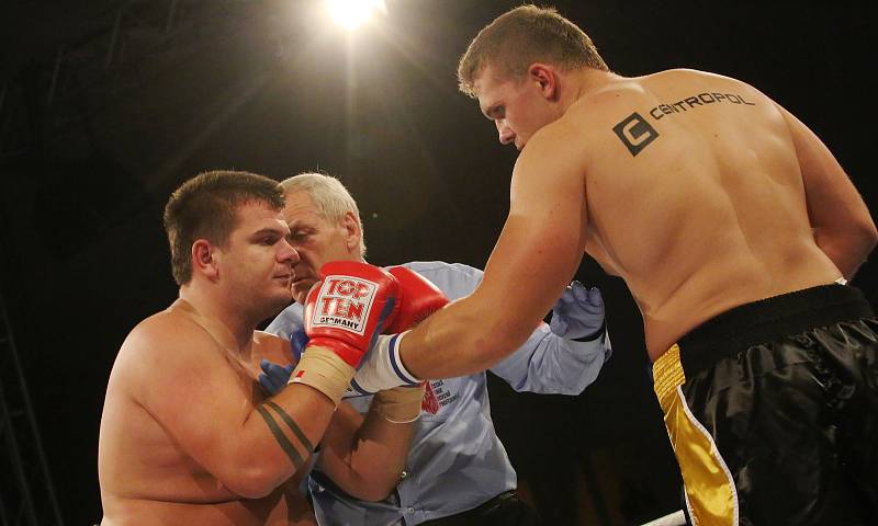 Ústecký boxer Tomáš Šálek zvítězil nad Slovákem Robertem Raczem.