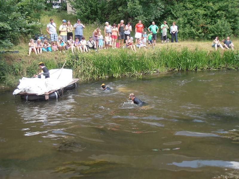 Košťovské neckyády se zúčastnilo 23 plavidel.