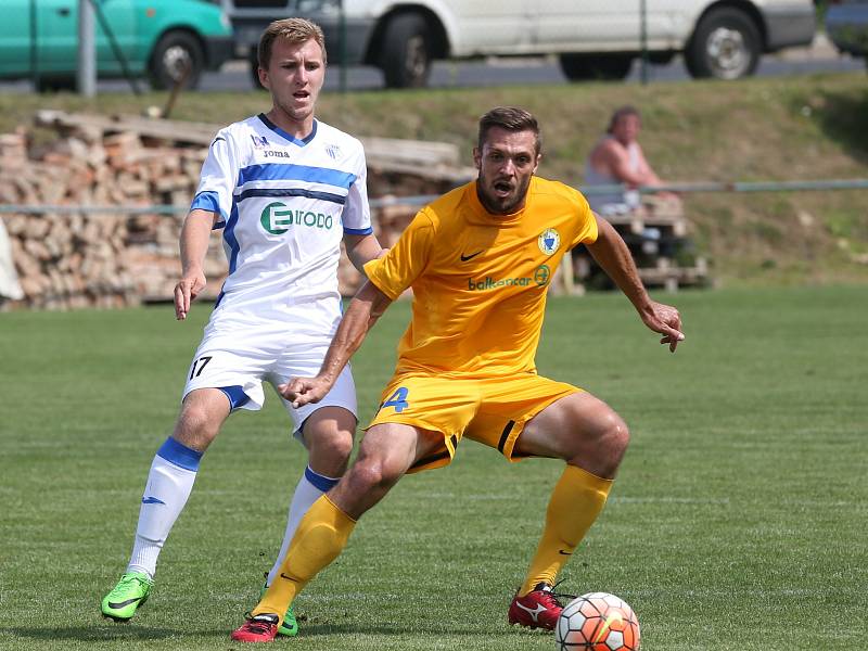 V posledním přípravném utkání zvítězili fotbalisté Army (vlevo Seidl) na hřišti Litoměřicka 4:2. 