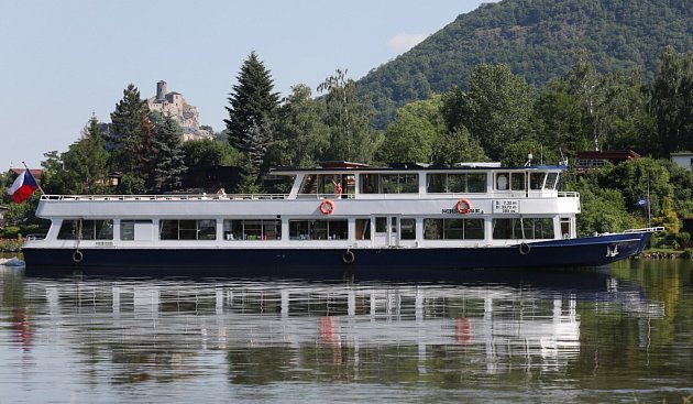  Pravidelnou linku provozuje společnost Labská plavební. 