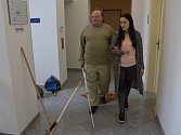 Pro nevidomé a zrakově postižené má Tyflocentrum jako jediné v kraji průvodcovské služby a osobní doprovody.