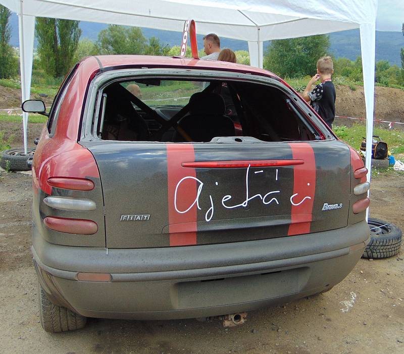 Čtvrým dílem pokračoval v sobotu sedmidílný autocrossový seriál Autopoint Cup na dráze v Chabařovicích.