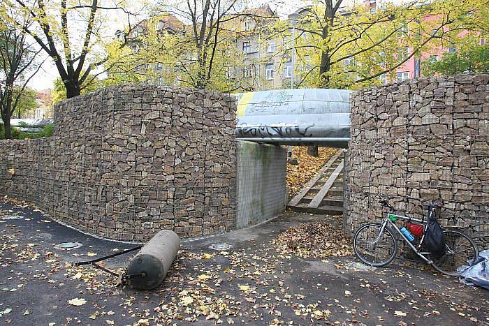 NOVÉ PRVKY. Klouzačky, „vyhlídkové“ paluby, houpačky, lavičky i koše. Všechny nové prvky jsou už na své místě. V Městských sadech už zbývá jen dodělat dokončovací práce a otevřít.  