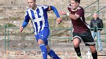 Fotbalisté Neštěmic (v tmavém) porazili ve šlágru 9. kola I. A třídy Roudnici 3:0.