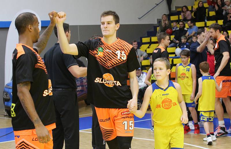 Basketbalové derby mezi Ústím a Děčínem.