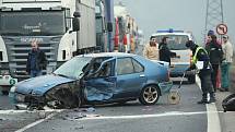 Nehoda zkomplikovala dopravu do Ústí, řidiči stáli v dlouhých kolonách. 