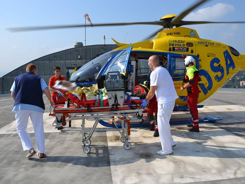 Heliport na střeše Masarykovy nemocnice.