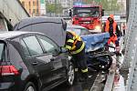 Nehoda tří aut na Benešově mostě v Ústí nad Labem
