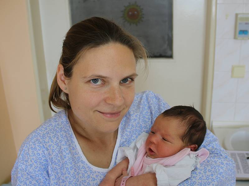 Veronika Drahošová se narodila Věře Strnadové z Chabařovic 20. srpna v 16.54 hod. v ústecké porodnici. Měřila 50 cm a vážila 3,5 kg.