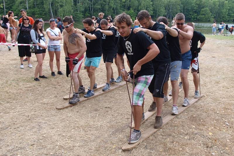 Varvažovský zatopený důl přivítal 25 pětičlenných týmů, přísná porota měla těžkou práci.