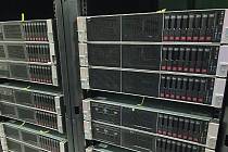 Komerční sféra pomáhá školství. UJEP získala 56 kusů serverů. Některé poputují do dalších škol.