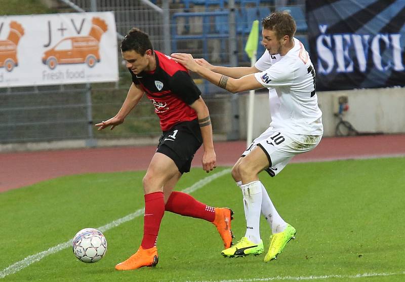 Fotbalový zápas mezi Ústím nad Labem (v bílém) a Táborskem.