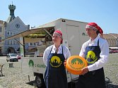 Meertsovi přišli do Čech před šesti lety a začali tu prodávat sýr Gouda. Dnes prodávají i na trzích u Fora.