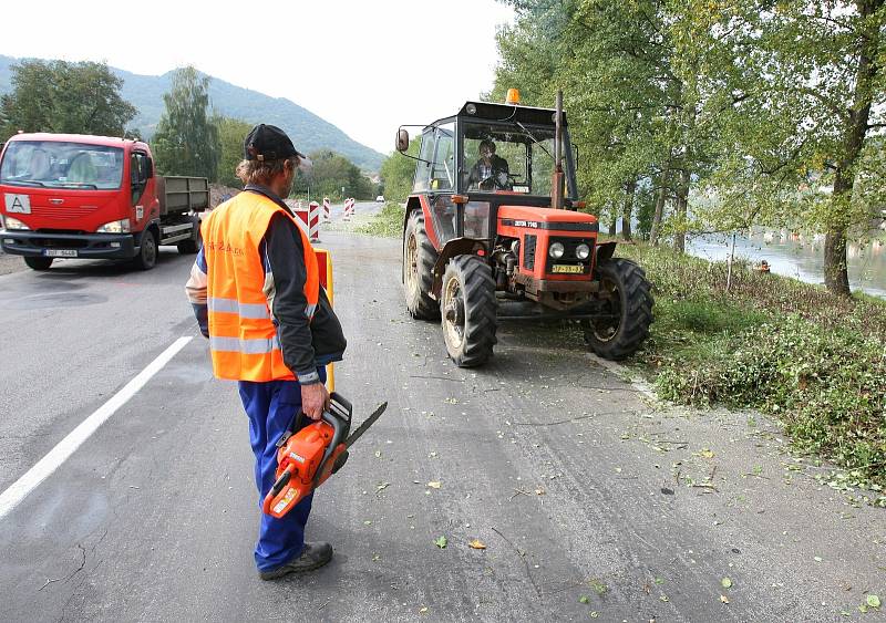 Stavba  okružní křižovatky v Sebuzíně, 2010