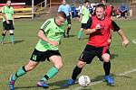 Fotbalisté Svádova (v zelenočerném) porazili doma Hostovice 1:0. Foto: Deník/Rudolf Hoffmann