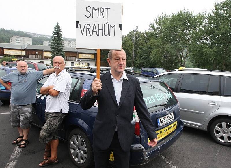 Pohřeb ubodané taxikářky v Neštěmicích. 