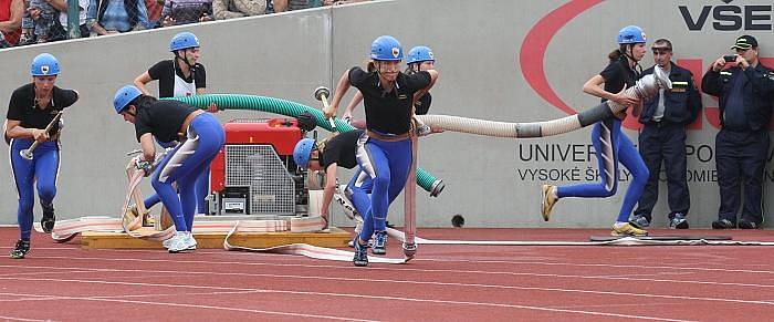 V Ústí nad labem se o víkendu uskutečnilo mistrovství ČR v požárním sportu.