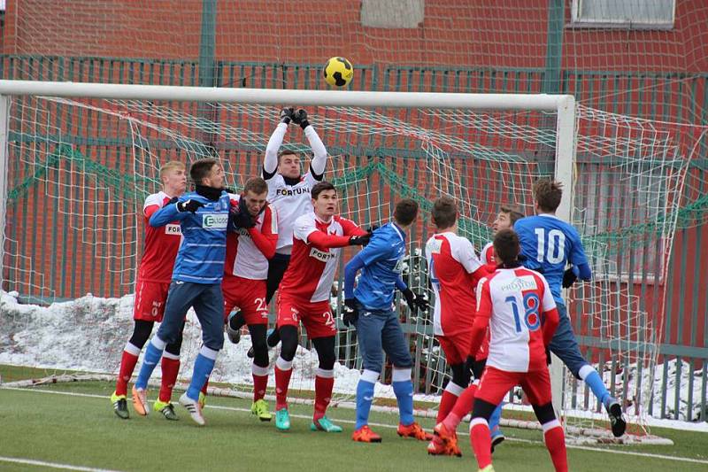 Ústečtí fotbalisté (modří) vyhráli v Praze nad Slavií 2:0. 