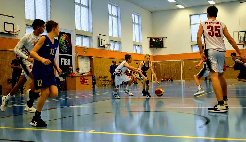 Basketbalisté Slunety Ústí nad Labem do 14 let vyhráli na hřišti Tygrů Praha 74:72.