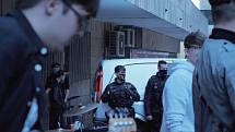 První koncert po ukončení karantény v Ústí přijela rozpustit do Pivovarské uličky policie. Někdo si prý stěžoval na hluk. Studentská kapela Paradox nicméně opomněla nahlásit zábor veřejného prostranství.