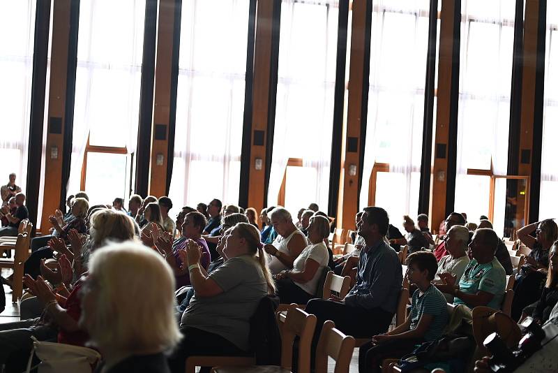 O víkendu se v Ústí nad Labem konal festival Interporta. Kvůli nepříznivému počasí se hlavní nedělní program přesunul z parku U laguny do Domu kultury.