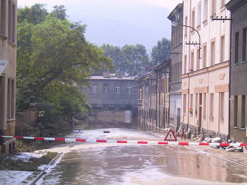 Povodeň v Ústí nad Labem v roce 2002 objektivem Františka Ročka