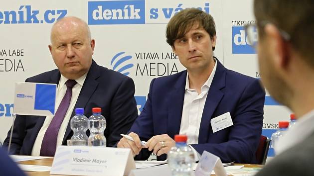 Hejtman Ústeckého kraje Oldřich Bubeníček (vlevo) a šéfredaktor Deníku Vladimír Mayer