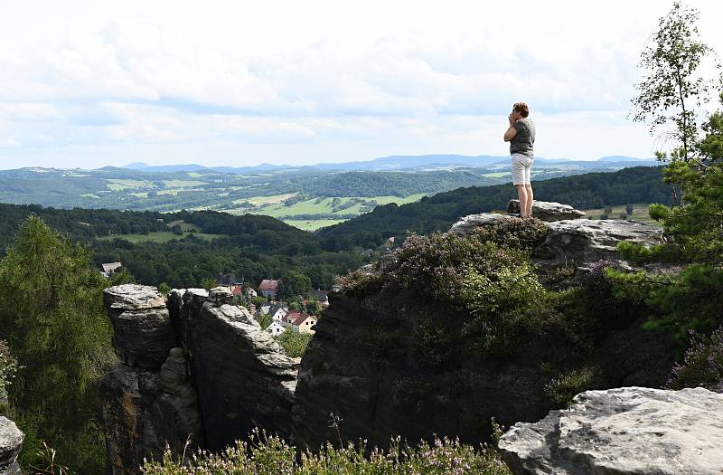 Ve středu 11. srpna bylo skalní město plné dětí.