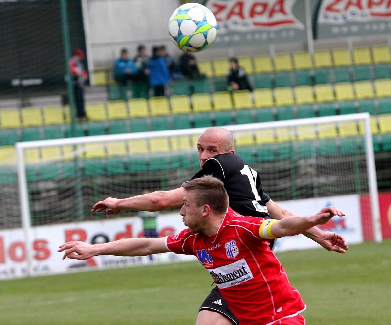 Ústečtí fotbalisté (červení) zvítězili na půdě HFK Olomouc 3:1.