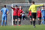 Fotbalisté Neštěmic (v červenočerném) doma porazili v 9. kole krajského přeboru Křešice 4:1. Foto: Deník/Rudolf Hoffmann