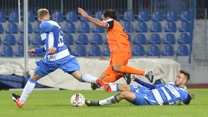 Ústečtí fotbalisté (modro-bílí) doma porazili Vítkovice 2:1.