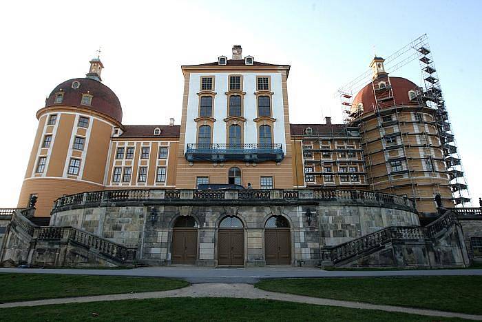 Na zámku Moritzburg u Drážďan zahájena Česko Německá výstava o natáčení nejoblíbenější pohádce v obou zemích Tři oříšky pro Popelku.