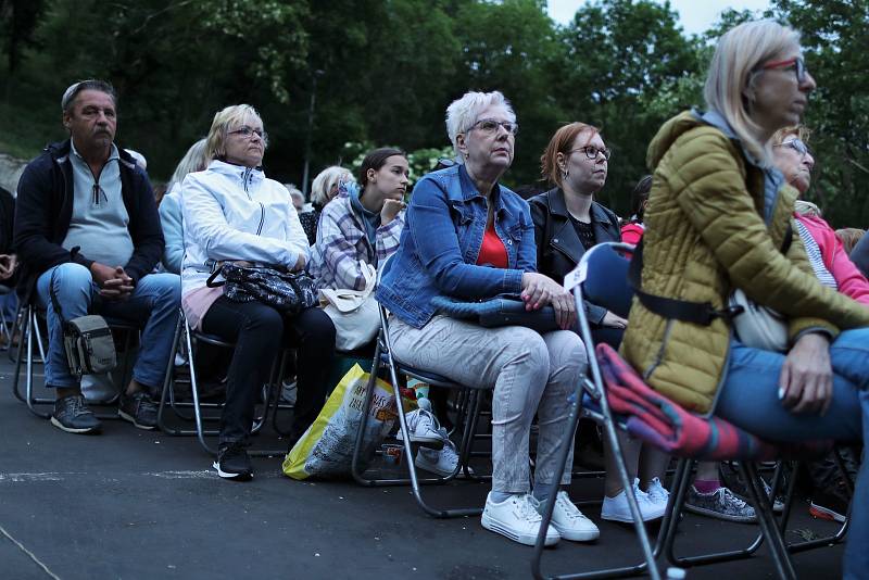 Nejslavnější muzikálové písně na hradě Střekov zazpívali Marian Vojtko, Daniel Hůlka, Tereza Mátlová a Leona Machálková