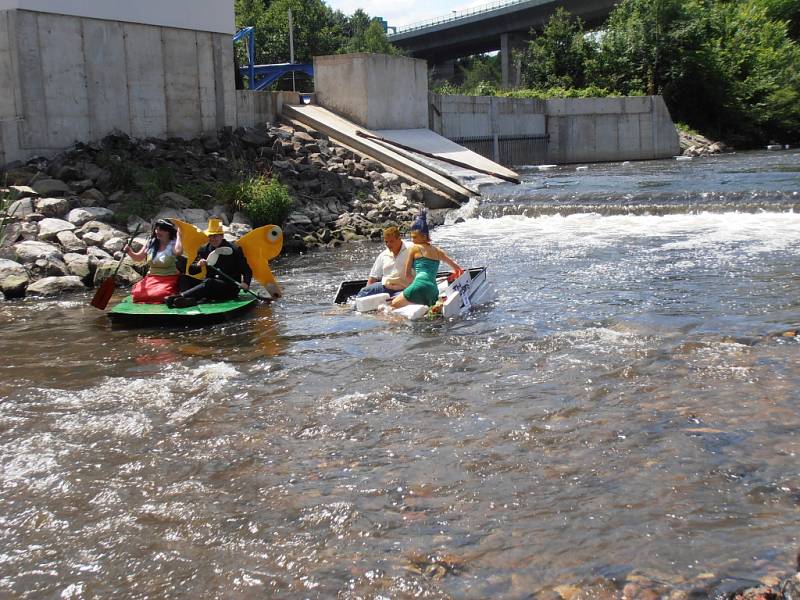 Košťovské neckyády se zúčastnilo 23 plavidel.