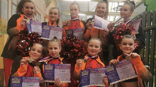 Roztleskávačky z DDM v Ústí získaly titul mistrů světa 2023  v kategorii Pom pom cheer dance juniors large teams.
