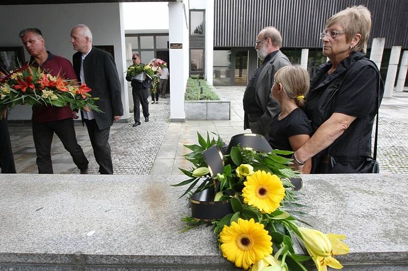 Pohřeb ubodané taxikářky v Neštěmicích. 