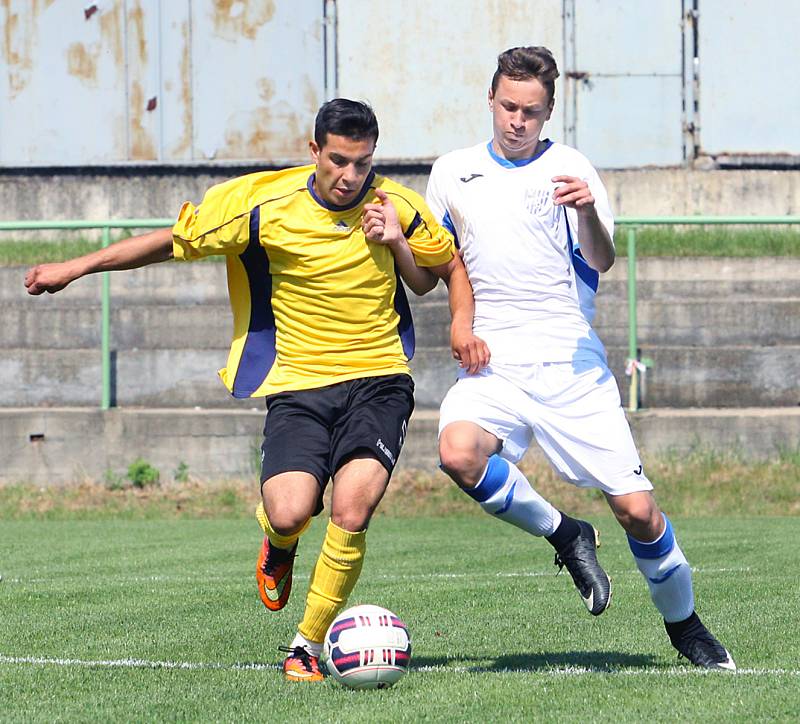 Fotbalisté Trmic (ve žlutočerném) doma smetli Chlumec 9:1.